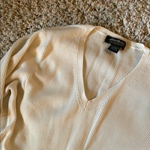 Eddie Bauer V-neck lightweight sweater - Picture 3 of 3